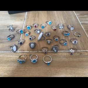 Lot of 30 rings and tray